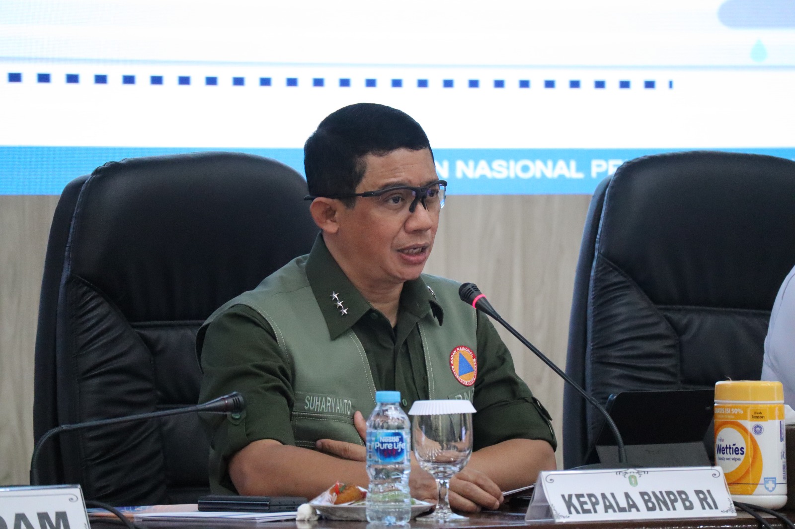 Kepala BNPB Pimpin Rapat Koordinasi Penanganan Bencana Asap Akibat Kebakaran Hutan dan Lahan di Kalimantan Barat